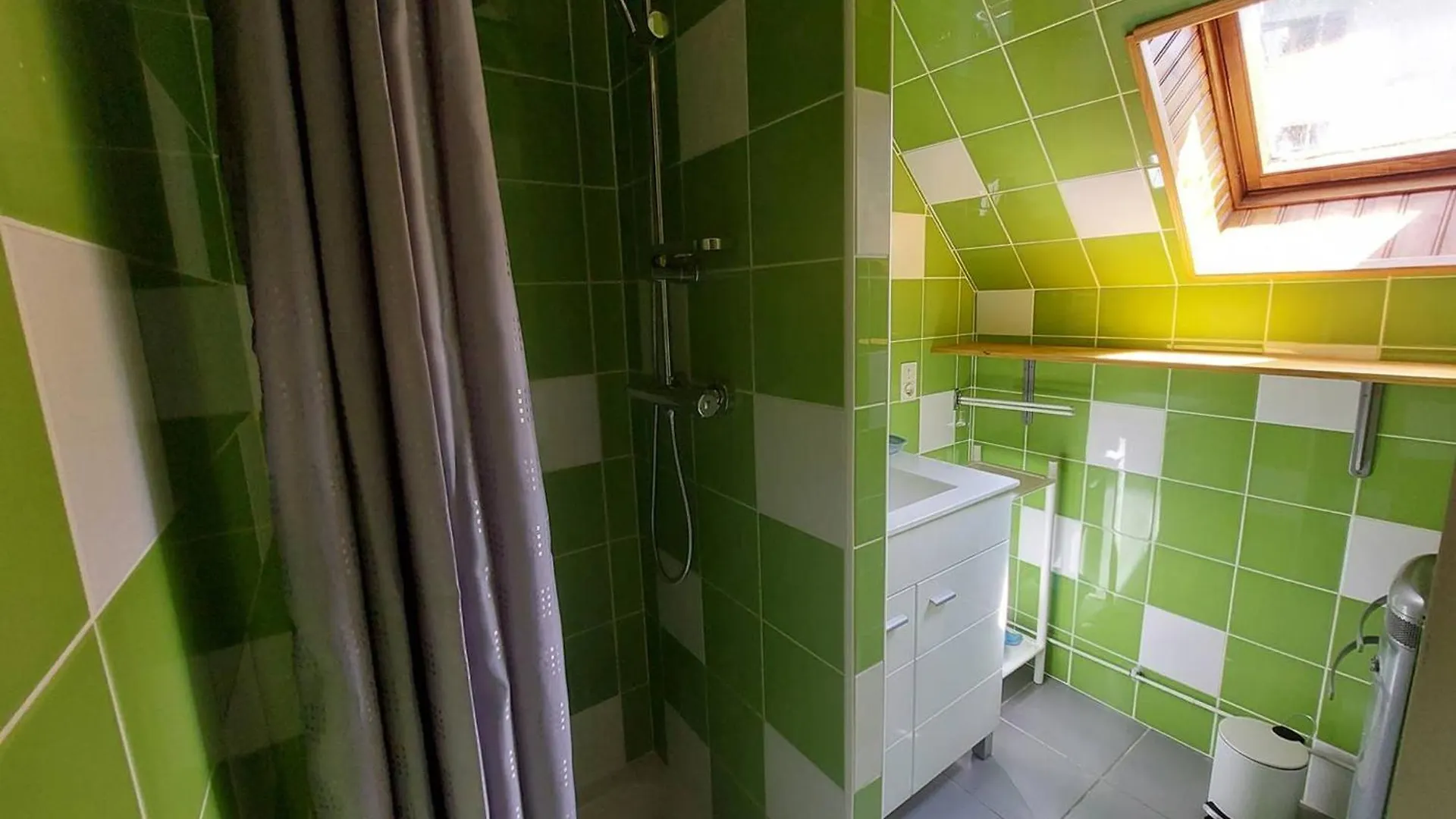 Holiday home Maison Spacieuse A Cauterets : 4 Chambres, Garage, Sans Animaux - Fr-1-812-102
